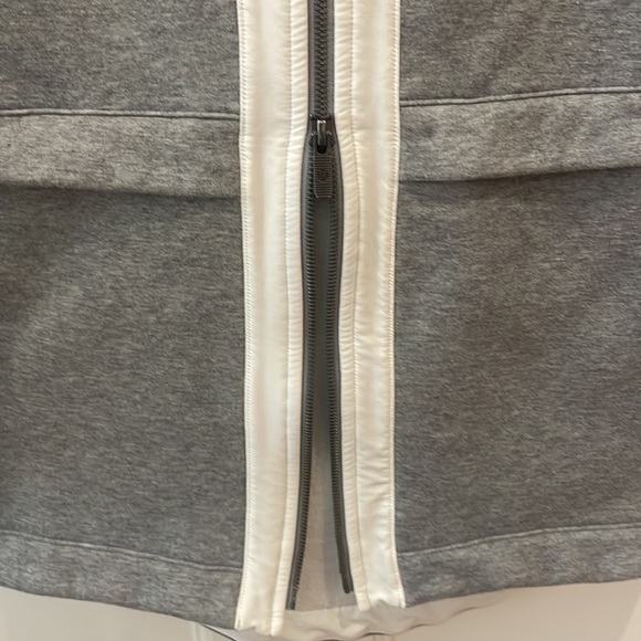 Lululemon Light as Warmth Jacket in Heathered Medium Grey/White—BEAUTIFUL! EUC-6 - Picture 8 of 11